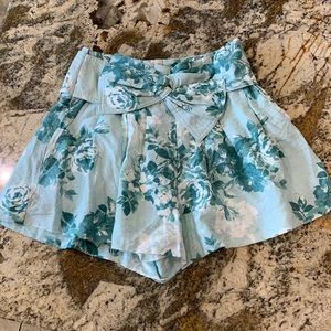 Dressy Blue Floral Shorts Talulah Women’s size Medium